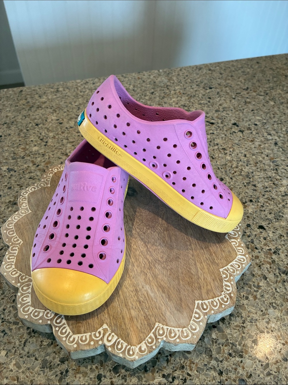 C8 Native Kid’s Jefferson Sugarlite Slip-On Chillberry Pink/Pineapple Yellow - Picture 8 of 8